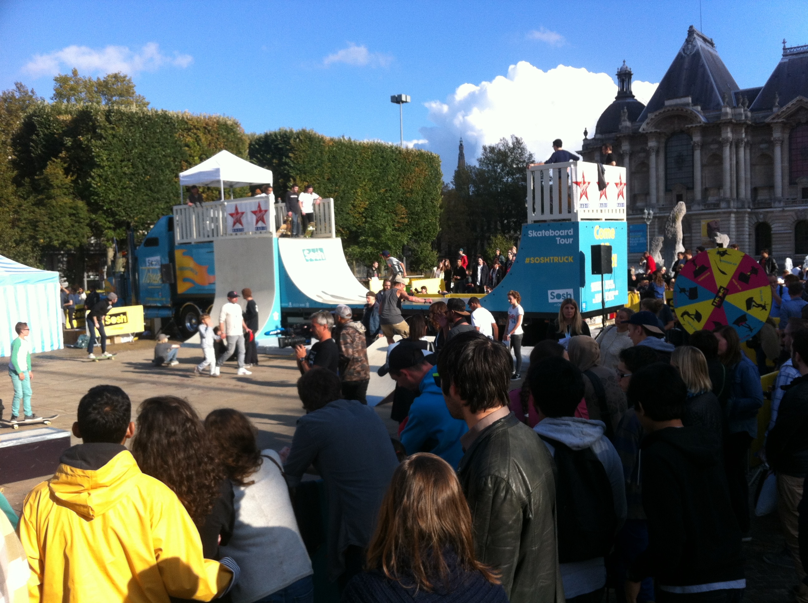 Sosh Truck 2014 - Lille - 1er Camion mobile et connecté Sosh - Animation, Démo et Contest Skate pro sur la rampe fabriquée par Wood Structure Skatepark