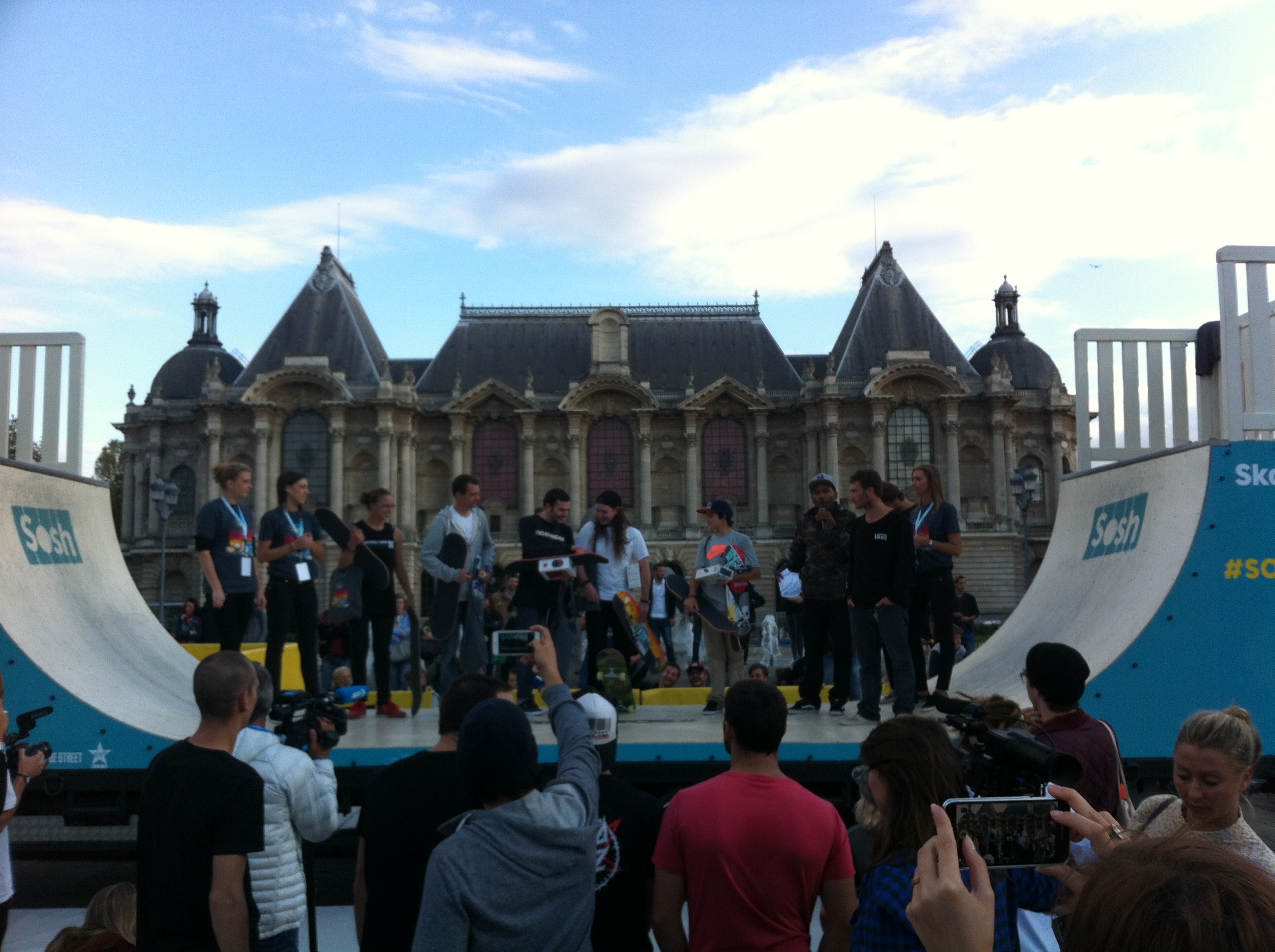 Sosh Truck 2014 - Lille - 1er Camion mobile et connecté Sosh - Animation, Démo et Contest Skate pro sur la rampe fabriquée par Wood Structure Skatepark