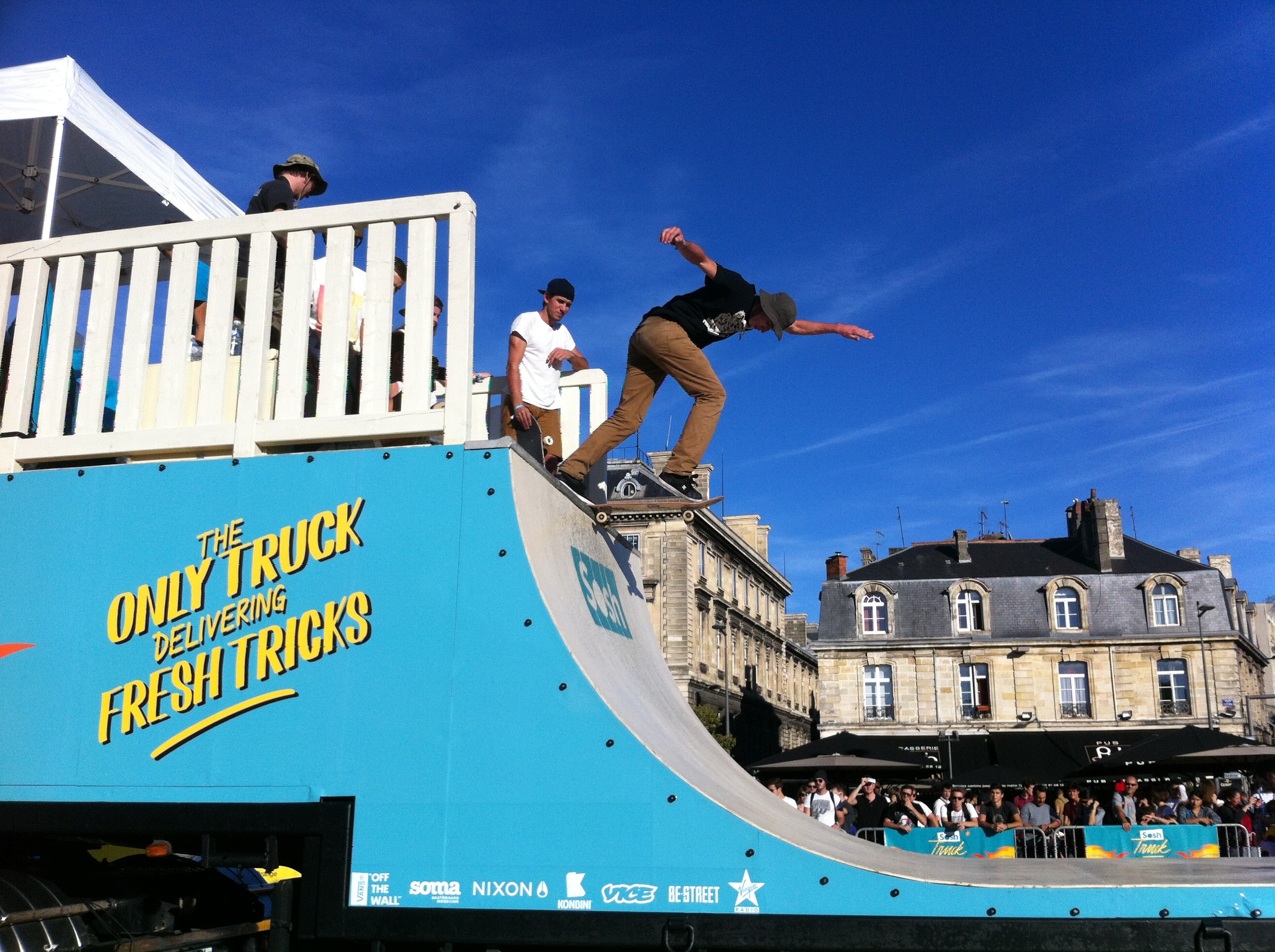 Sosh Truck 2014 - Bordeaux - 1er Camion mobile et connecté Sosh - Animation, Démo et Contest Skate pro sur la rampe fabriquée par Wood Structure Skatepark