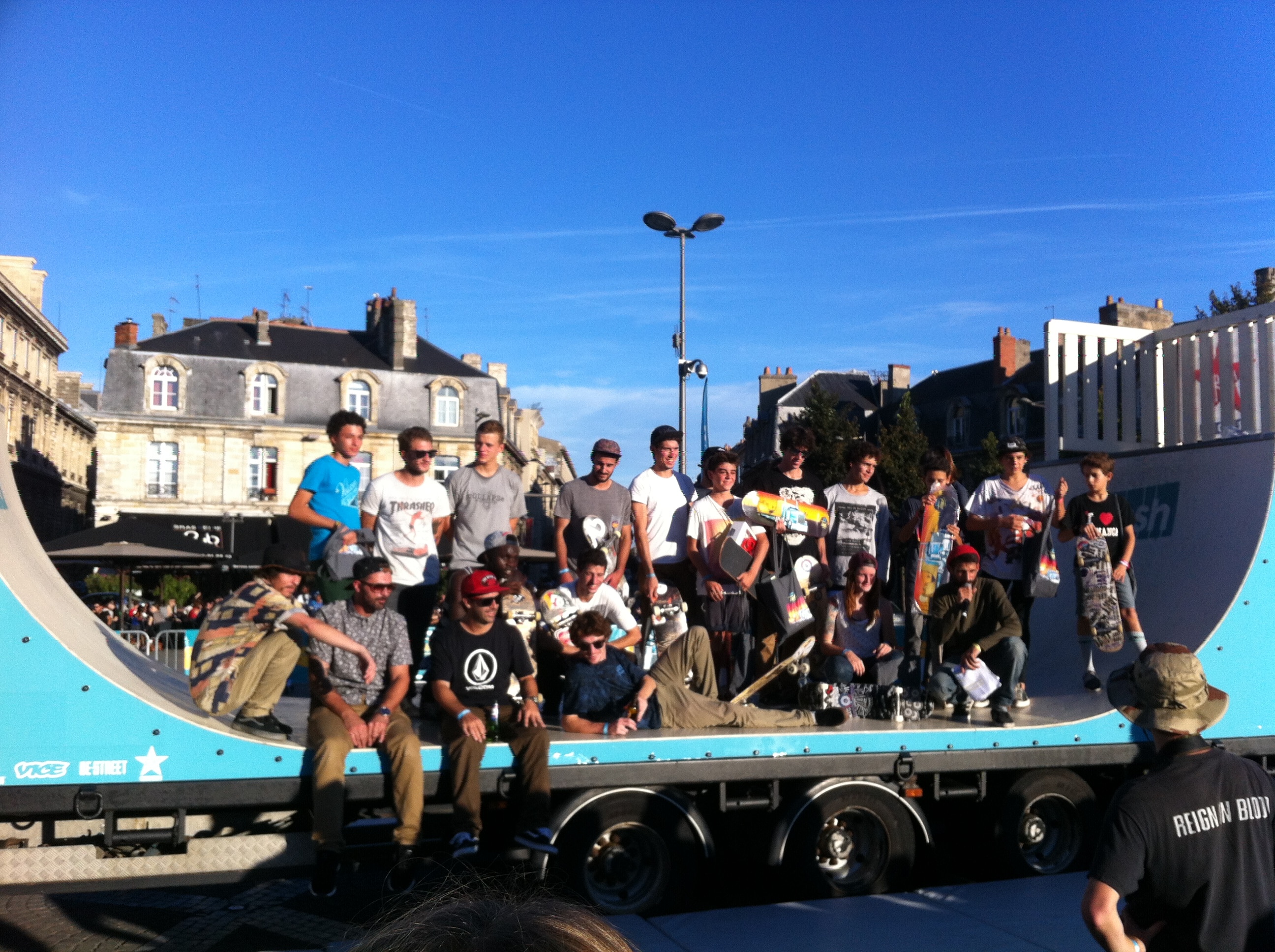 Sosh Truck 2014 - Bordeaux - 1er Camion mobile et connecté Sosh - Animation, Démo et Contest Skate pro sur la rampe fabriquée par Wood Structure Skatepark