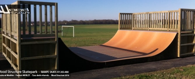 Rampe Skate au Skatepark de Villeneuve-la-Dondagre (89) - Yonne - Bourgogne-Franche-Comté - Par Wood Structure - Concepteur et fabricant de Skatepark depuis 1990