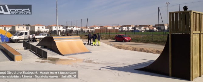 Skatepark de Pignan (34) Hérault - Région Occitanie - Modules Street Funbox Step up - Rails - Curb et Quarter Rampe Skate - Fabriqué par Wood Structure et la Sarl MERLOT Richelieu (37) - Concepteur et fabricant de Skatepark depuis 1990