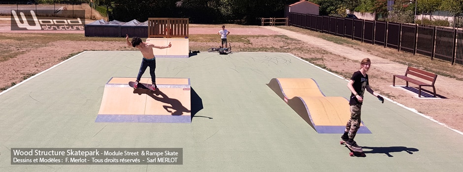 Skatepark de Mortagne-Sur-Sèvre (85) - Vendée - Pays-de-la-Loire - Modules Street Funbox - Double vague et Rampe Skate - Fabriqué par Wood Structure et la Sarl MERLOT Richelieu (37) - Concepteur et fabricant de Skatepark depuis 1990