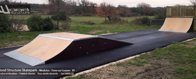 Skatepark de Fons-sur-Lussan (30) - Gard - Occitanie - Module et Rampe Skate - Fabriqué par Wood Structure et la Sarl MERLOT Richelieu (37) - Concepteur et fabricant de Skatepark depuis 1990